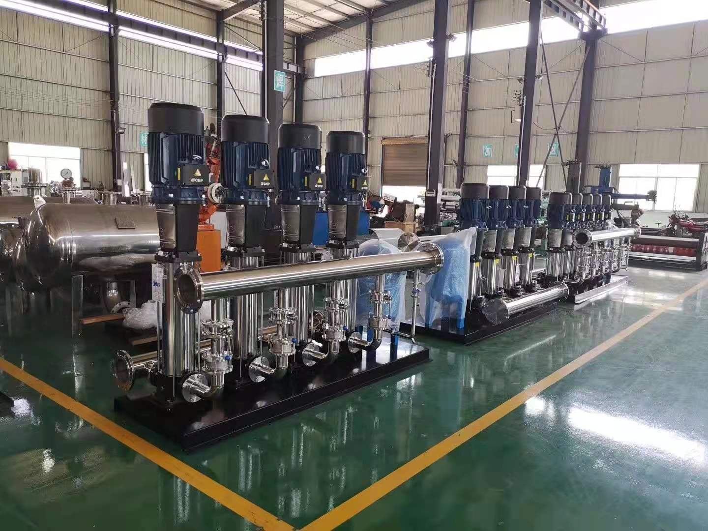 標準化的供水設備生產車間